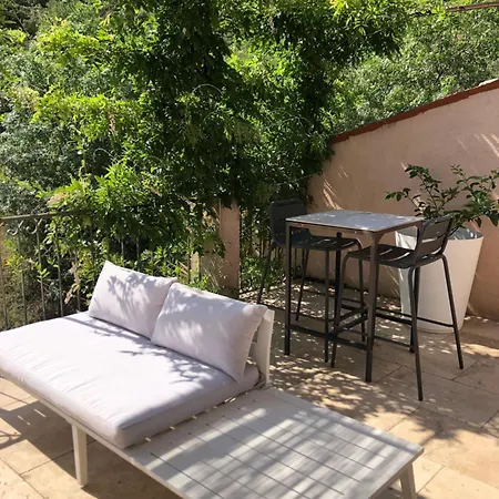 Domaine De Montbarri 3*