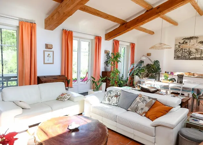 Bed & Breakfast Domaine De Montbarri 3*