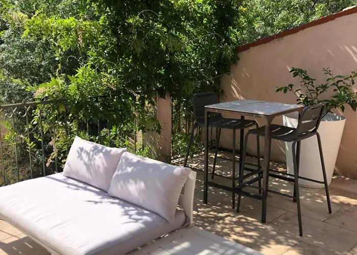 Domaine De Montbarri 3*
